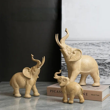 Elefantenfigur mit Holzmaserung,